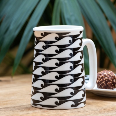 Black wave jug