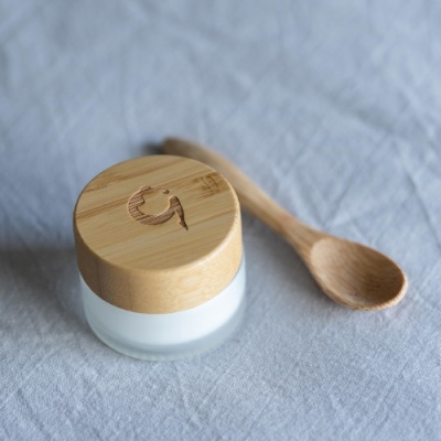 Naturally Eye Cream life 500x500